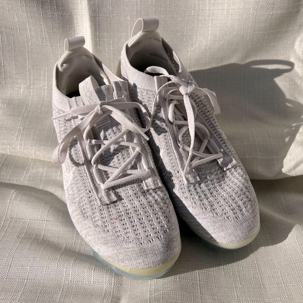 Nike women’s Air VaporMax Flyknit Sneaker
